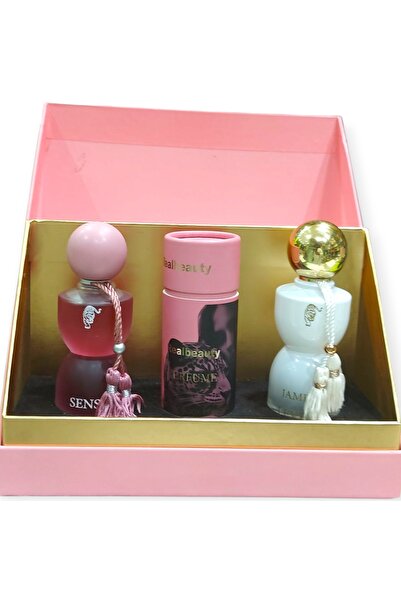 Blezer Laveron's bag is shaped like a bag containing two perfume bottles and a soft, elegant powder.