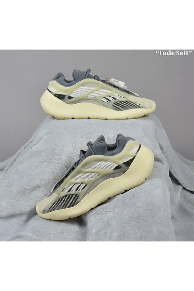 YEEZY Sport Shoes Boost 700 V3 Fade Salt Gray Beige