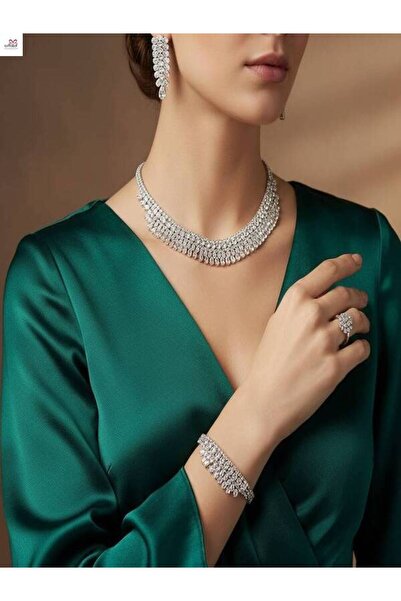 Generic 4-piece silver-colored zircon set with a luxurious box