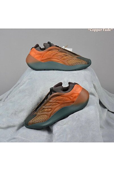 YEEZY Boost 700 V3 Copper Fade Brown Black Sports Shoes