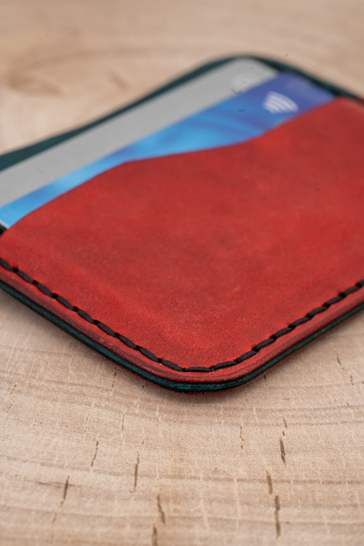 tudorAce Minimalist card holder, natural leather pull-up Red