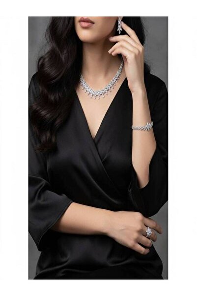 Generic 4-piece silver-colored zircon set with a luxurious box