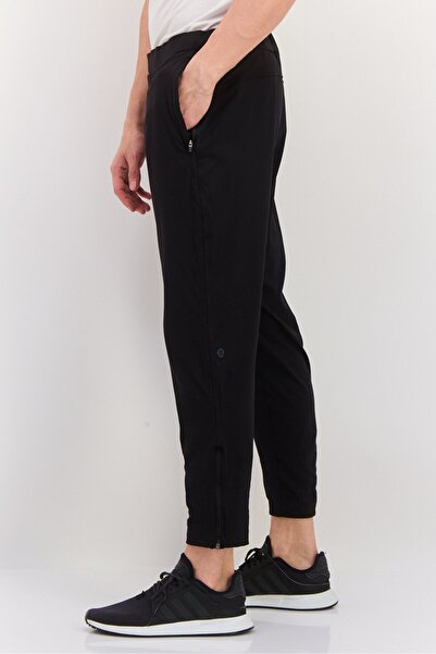 Mondetta Men Regular Fit Plain Outdoor Jogger Pants, Black