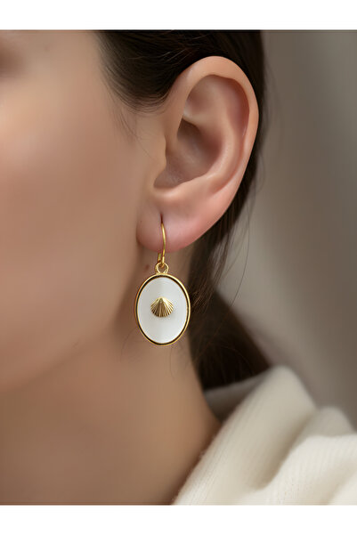 TURBİJ أقراط نسائية بيضاء بيضاوية الشكل على شكل صدفة صغيرة باللون الذهبي