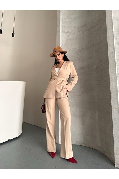 MYGİYİMİSTANBUL Σετ με μπλέιζερ και παντελόνι με φαρδιά πόδια, που δένει τοποθέτηση στη μέση με μια λεπτή ζώνη σε χρώμα,