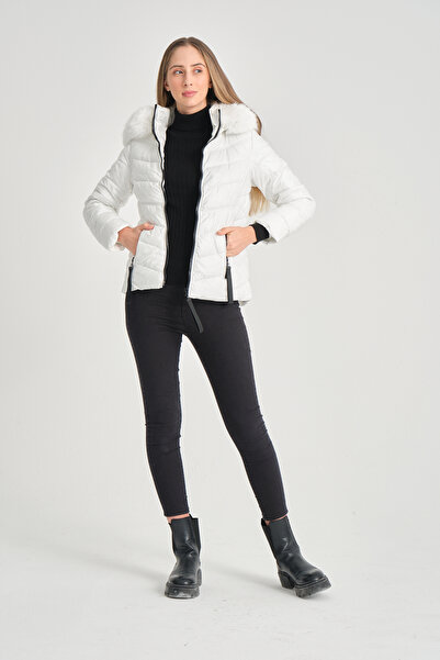della moor Women's White Hooded Hooded Fur Coat
