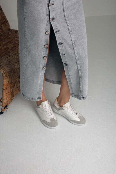 Beyond Women's White Xalda Lace-Up Leather Sneaker Byndamd001