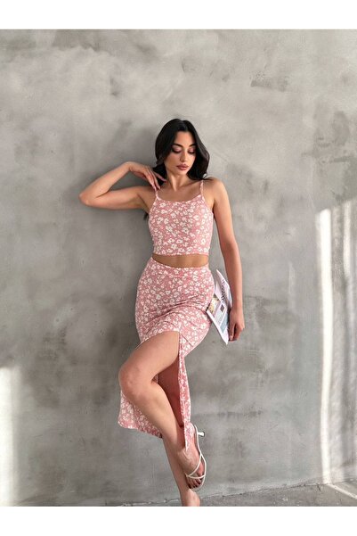 buğrahayalin Women's Dusty Pink Floral Patterned Suspender Crop Blouse and Slit Skirt Two-Piece Set