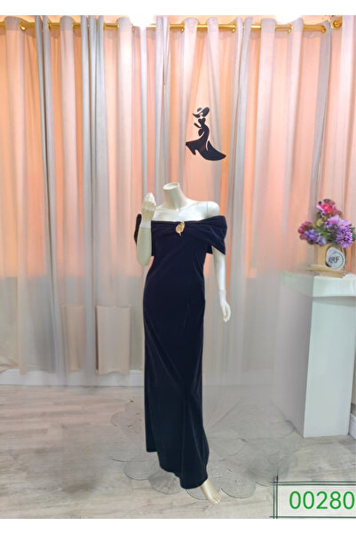 RYOUF STORE A wool evening dress with a fitted silhouette, dropped shoulders, and elegant detailing.