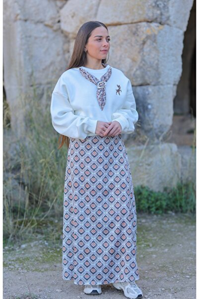Kadın Fular Yaka Geyik Baskılı Oversize Beyaz Sweatshirt
