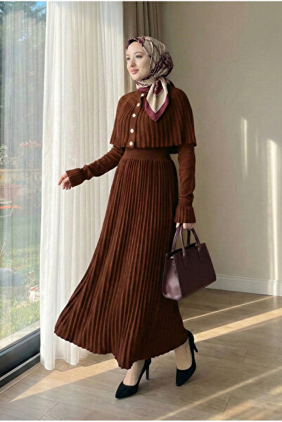 QETEENN Pelerin Detaylı Pliseli Tesettür Triko Elbise