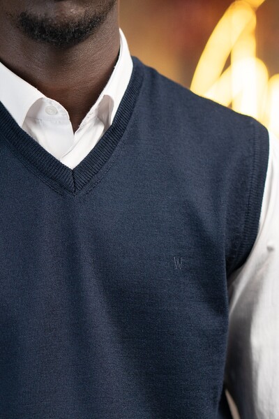 Woolen World V-Neck Regular Fit Wool Sleeveless Knitwear Sweater