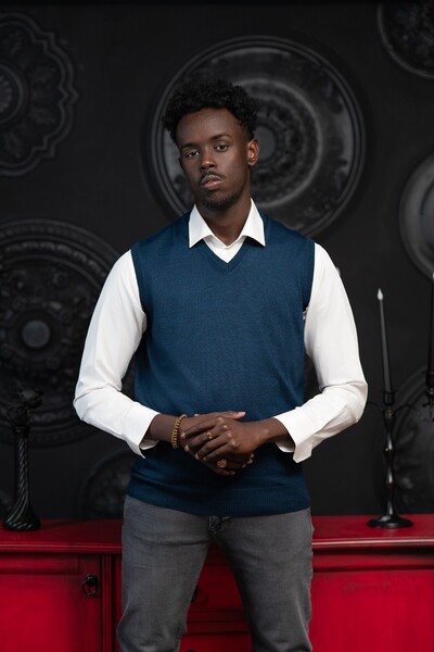 Woolen World V-Neck Regular Fit Wool Sleeveless Knitwear Sweater