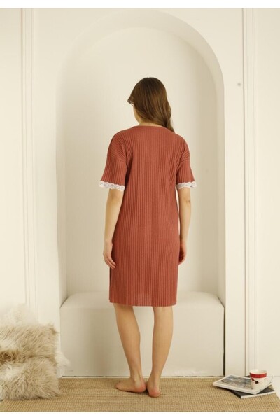 TOSKI Women's Pleated Dress with Lace at the Neck and Sleeves