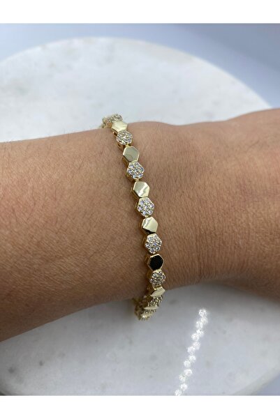 Byoz store سوار ذهبي بتصميم خلية النحل مرصع بالأحجار