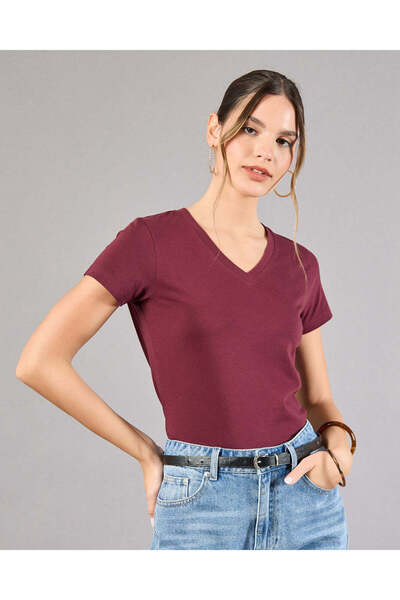 REDTAG تي شيرت نسائي بورجوندي بأكمام قصيرة ورقبة على شكل حرف V