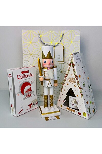 velve Christmas Delight package, with room freshener, Nutcracker decoration and Raffaello pralines