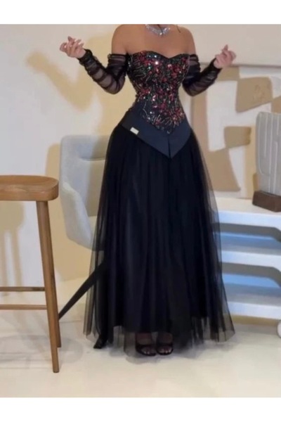 RUANI BIUTI Black evening dress embroidered with roses and featuring puffy chiffon sleeves