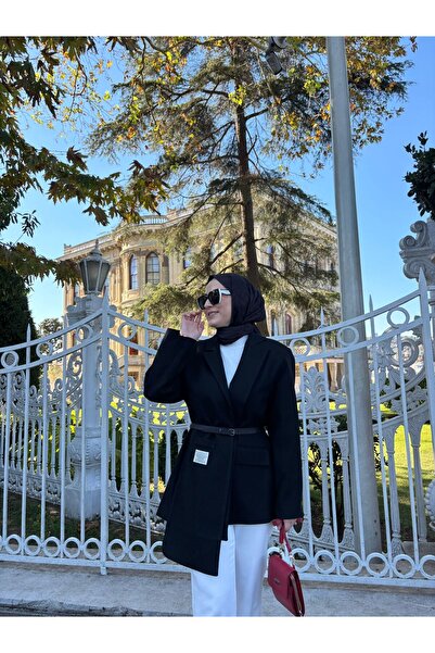 byalisdmr سترة بليزر بتفاصيل غير متماثلة وحزام من البولي فيسكوز - أسود