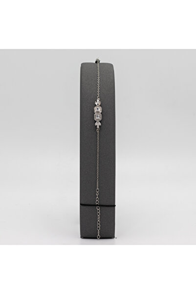 Generic A luxurious silver set adorned with zircon – elegance for every moment