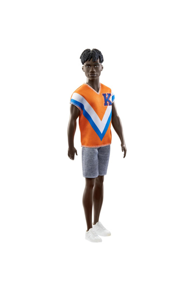 Barbie Păpușă Fashionistas Ken – Păr negru , Tricou sport portocaliu, pantaloni scurți