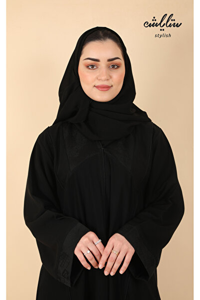 Stylish Kuwaiti abaya in black with buttons