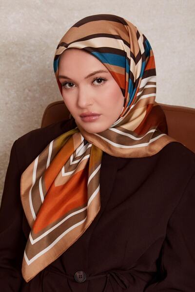 Levidor Шал от коприна с карета и квадратен мотив