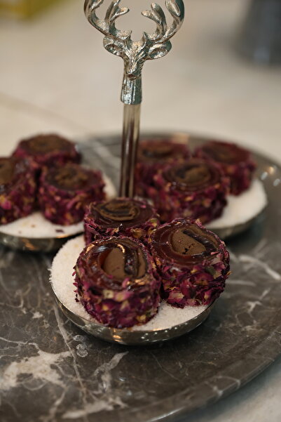 nizamzade afyon şarküteri AFYON LOKUMU DOĞAL GÜL YAPRAKLI ÇİKOLATALI PREMİUM 1KG