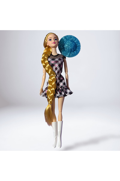 Universul Jucăriilor Beautiful Girl – Doll with Braided Ponytail and Glitter Hat