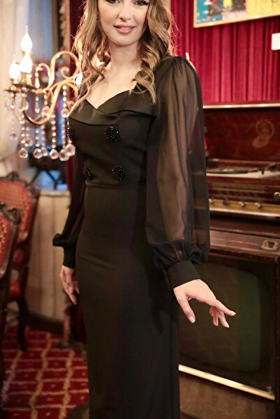 HELİS BUTİK Μαύρο φόρεμα με πέτρινο κουμπί, λεπτομέρεια από σατέν στο λαιμό και μανίκια από σιφόν