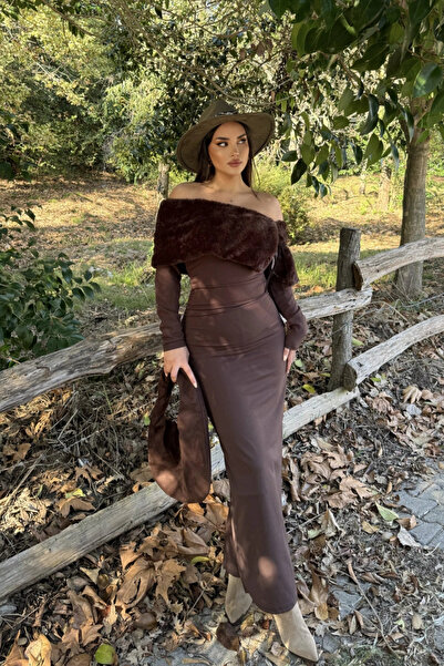 MOZENA Rochie lungă cu detaliu din blană artificială și șliț la spate