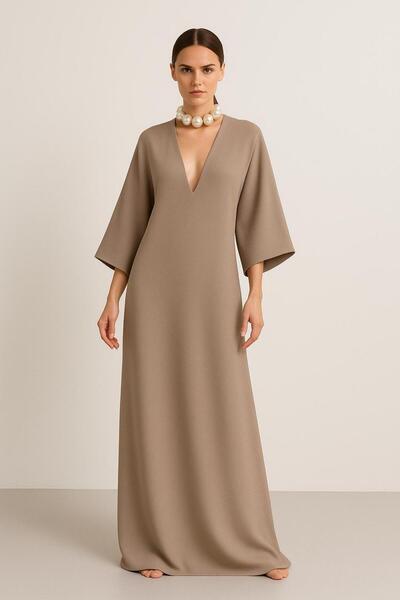 ALYEL NAKER فستان كريب أنيق بطول ماكسي مع ياقة على شكل V وأكمام واسعة