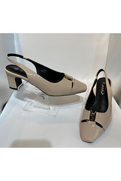 BST Women's mid-heel sandal with patent leather and gold logo on the front