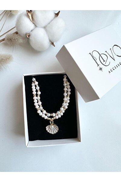 NevoAccessory قلادة ذهبية مرصعة بالخرز الرمادي بأربع أوراق – تصميم أنيق وراقي