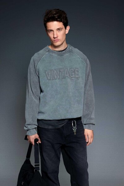 ablukaonline Ανδρικό φούτερ oversized με λεπτομέρεια vintage κεντήματος που πλένεται αναλογικά στο ανθρακί