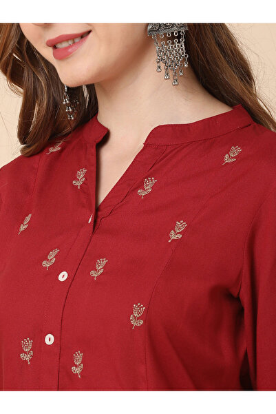 Globus By Styli Mandarin Collar Floral Embroidered Panelled A-Line Kurta
