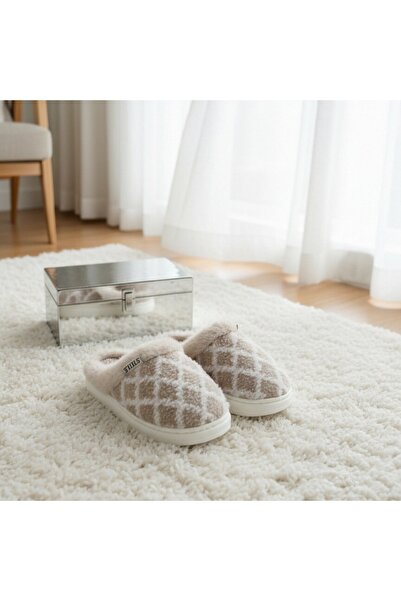 OEM Fluffy, warm and relaxing house slippers, stylish, cheerful and unique slippers, for women, L711