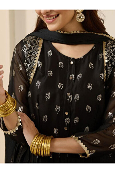 Ishin By Styli Black Poly Georgette kurta with Pants and Dupatta Set