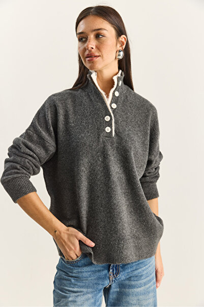 Bianco Lucci Women's 2-Patch Button Detailed Knitwear Sweater Tk251023 60284092