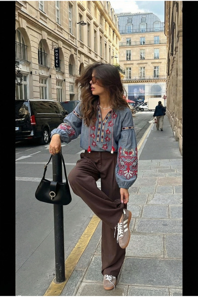 FEMELLE Women's Blue Vintage Blouse with Floral Embroidery on the Sleeves and Collar