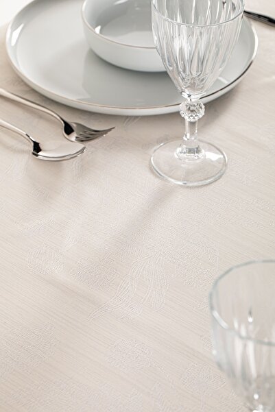 Lucien Home Jacquard Dartless Tablecloth