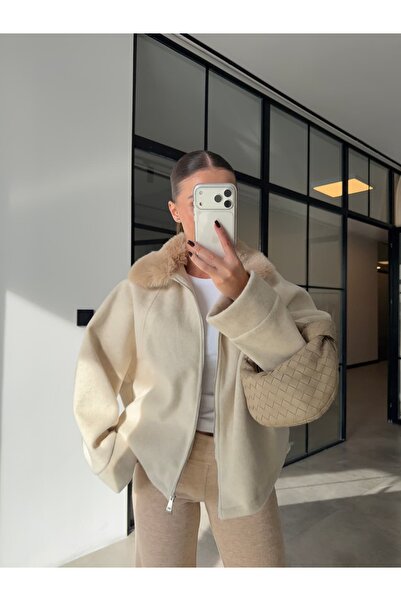 BB Bensu Buyruk YAKASI KÜRKLÜ KAŞE CEKET