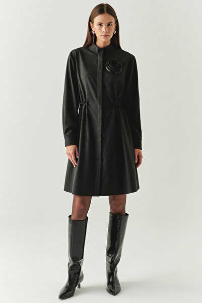 Exquise Regular Mini Woven Gray Dress with Elastic Waist and Floral Accessories