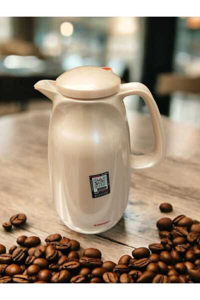 Alsaif Gallery A 1.5-liter thermos designed to keep drinks hot or cold for extended periods.