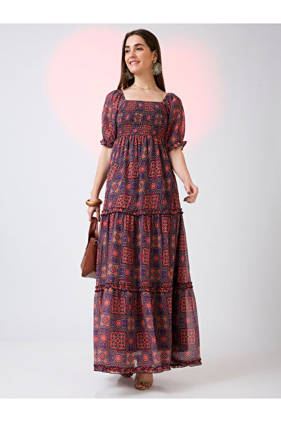 Globus By Styli فستان ماكسي متعدد الطبقات بأكمام منتفخة ورقبة مربعة