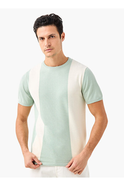 FAV بلوفر بياقة دائرية وأكمام قصيرة