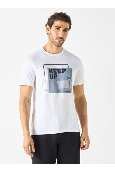 FAV تي شيرت بطبعة جرافيكية ورقبة دائرية وأكمام قصيرة