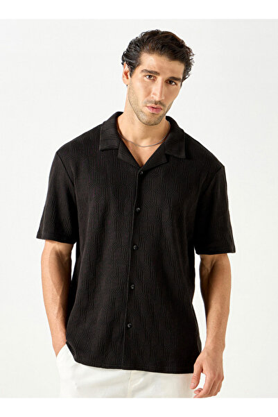 FAV قميص بقصّة عادية وأكمام قصيرة