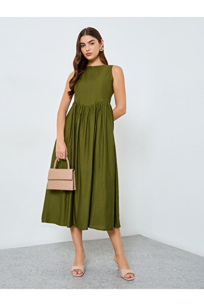 Maxim Creation By Styli Green Solid Sleeveless Midi Dress