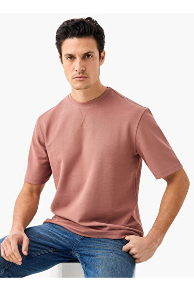 FAV تي شيرت بتصميم محكم ورقبة دائرية وأكمام قصيرة